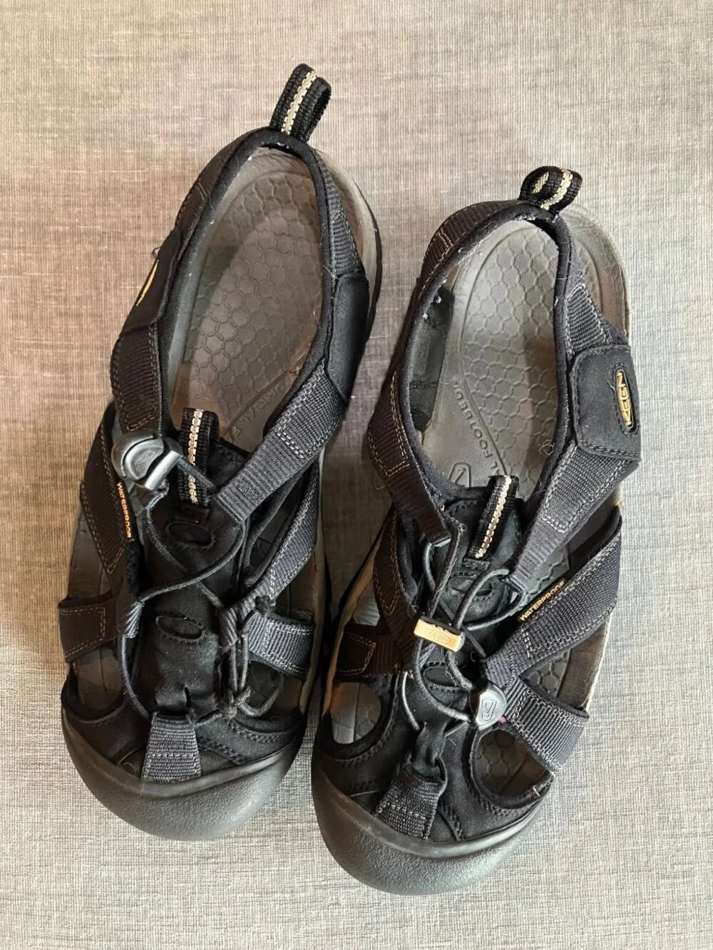 KEEN Newport H2 Mens 10.5 Black Hiking Water Sandals Closed Toe Outdoor Shoes